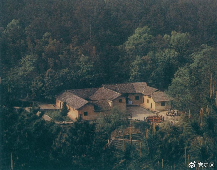 毛澤東故居&mdash;&mdash;湖南省湘潭縣韶山?jīng)_上屋場。1893年12月26日，毛澤東在這里誕生。